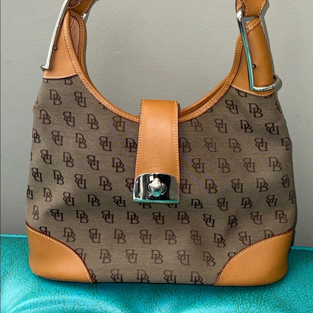 Vintage Dooney & Bourke Signature Crescent Canvas Logo Shoulder Bag Classic Y2K - Picture 8 of 16